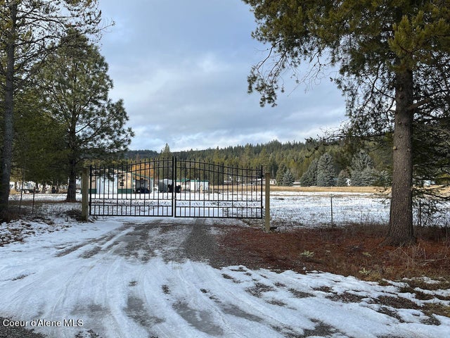 Gated Entry off Blanchard-Elk Rd
